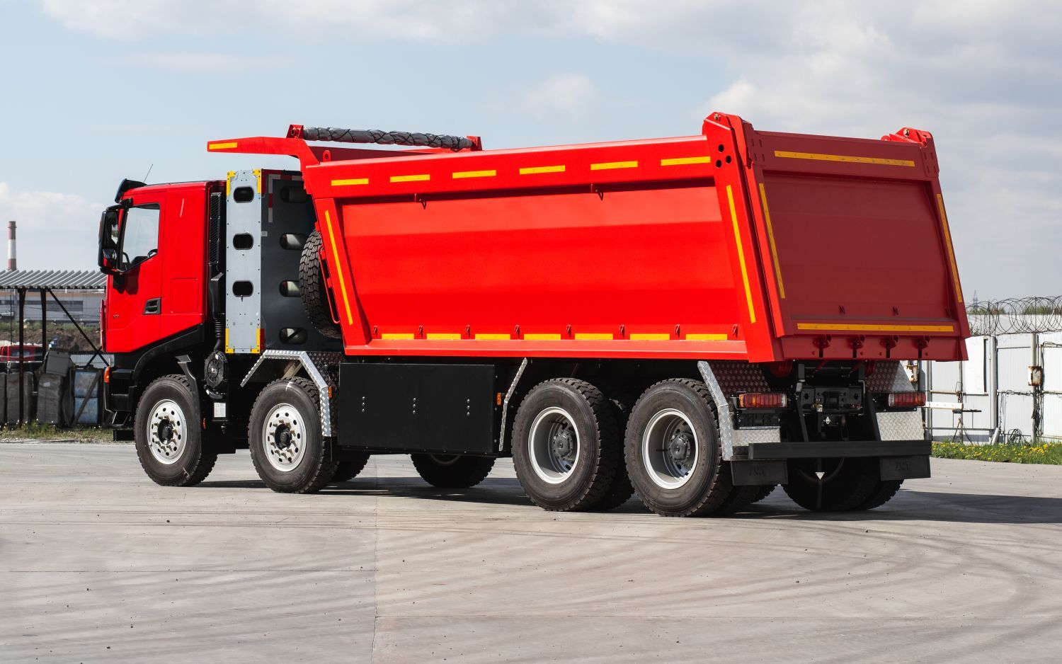Самосвал АМТ 758901 8х4 на метане CNG