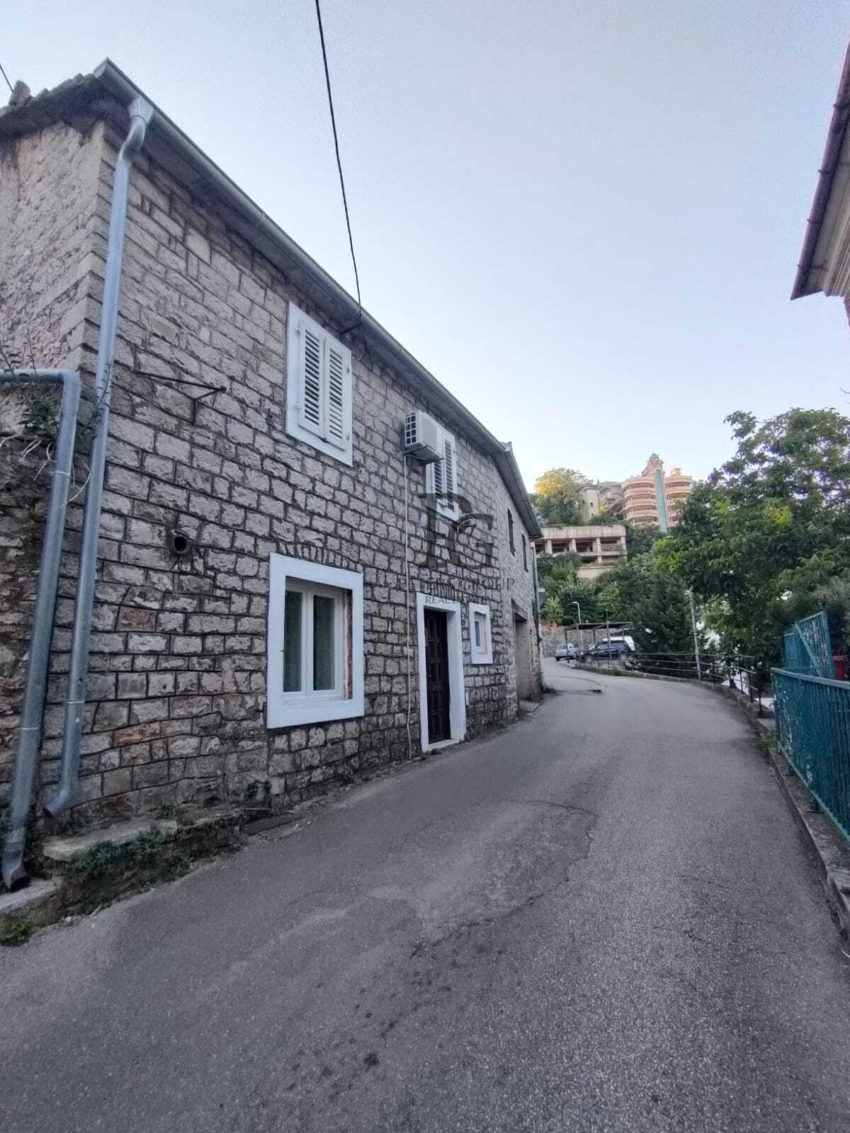 Cozy atmospheric house for sale in an excellent location Herceg Novi - House