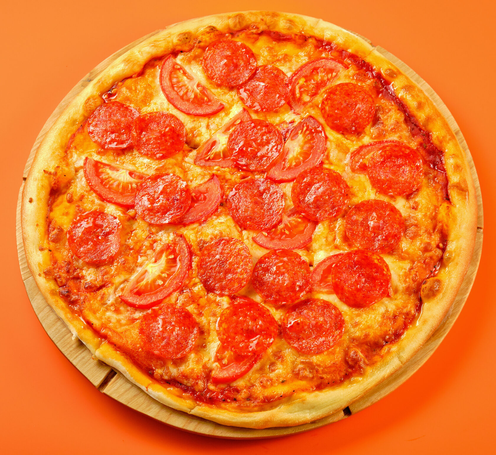 фото пицца пепперони на столе фото 103