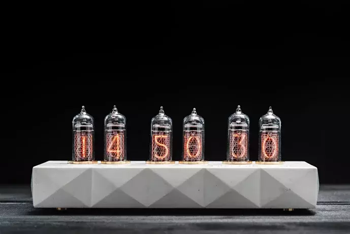 Saturn-C: Erosion nixie clock, view 2