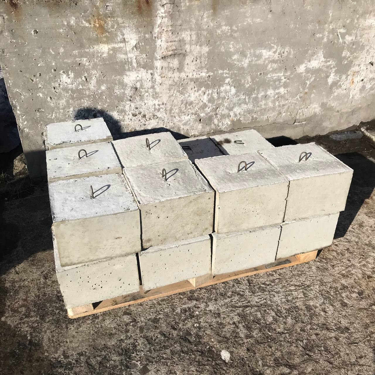 Блок бетонный 20 20 40. Фундаментный блок 40 40 30 вес. Блок бетонный б-2-20-40. Б-2-20-25 блок бетонный. ЖБИ блоки.