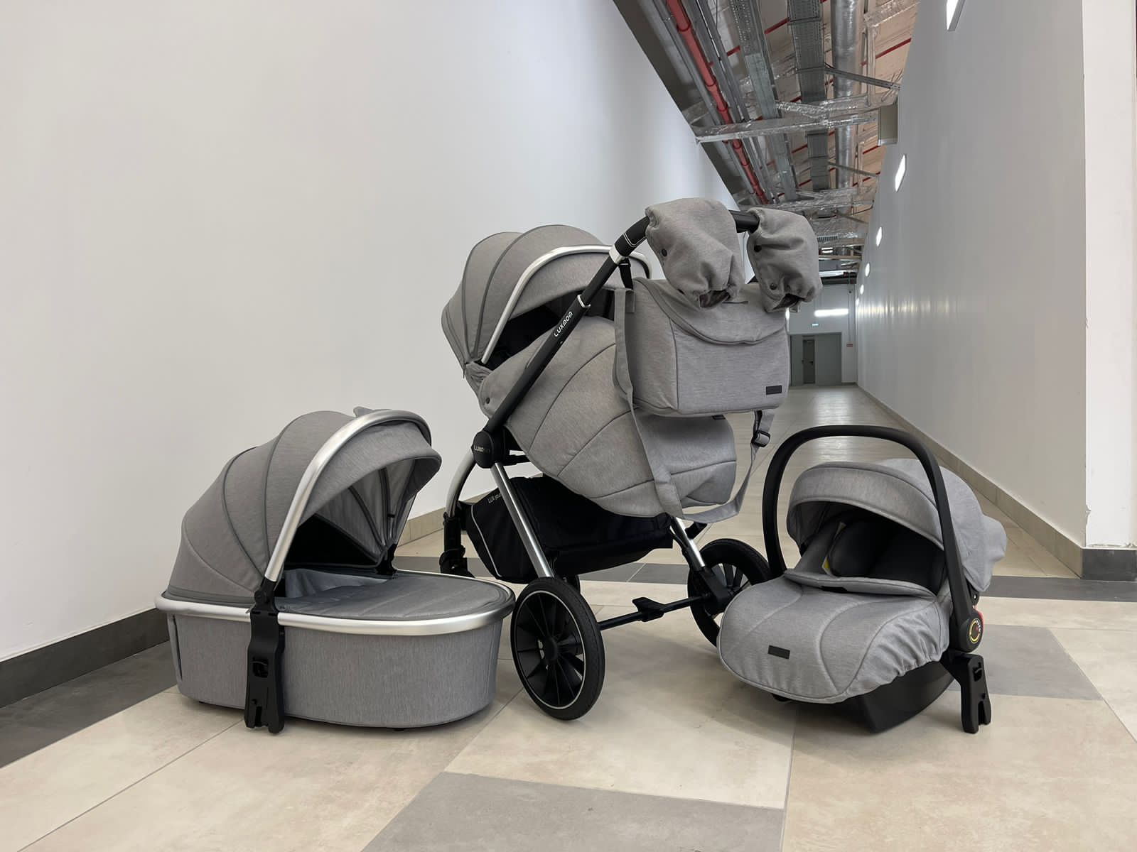 Коляска 2/3-в-1 Luxmom 750