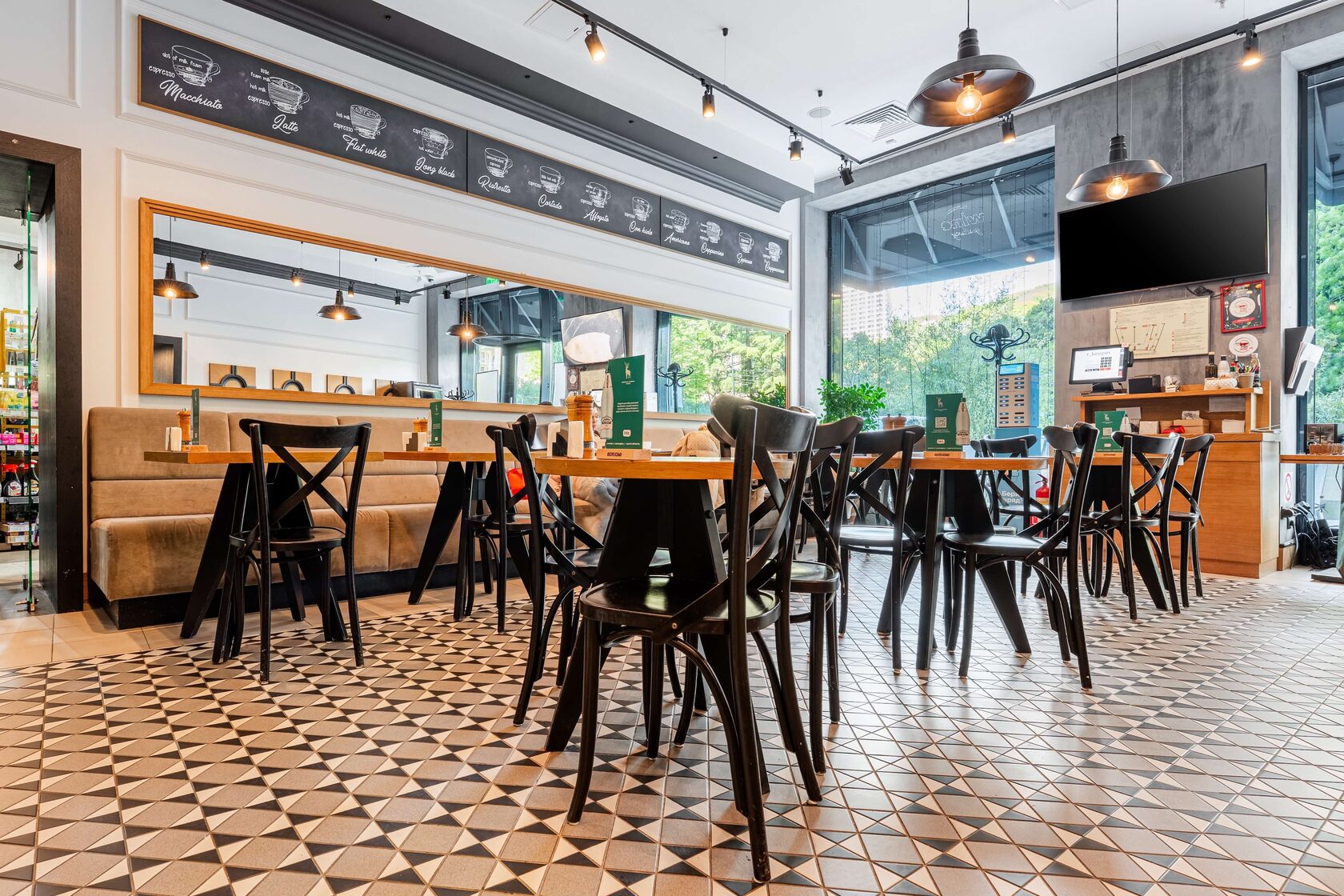 Актёр Гэлакси — интерьер атриума