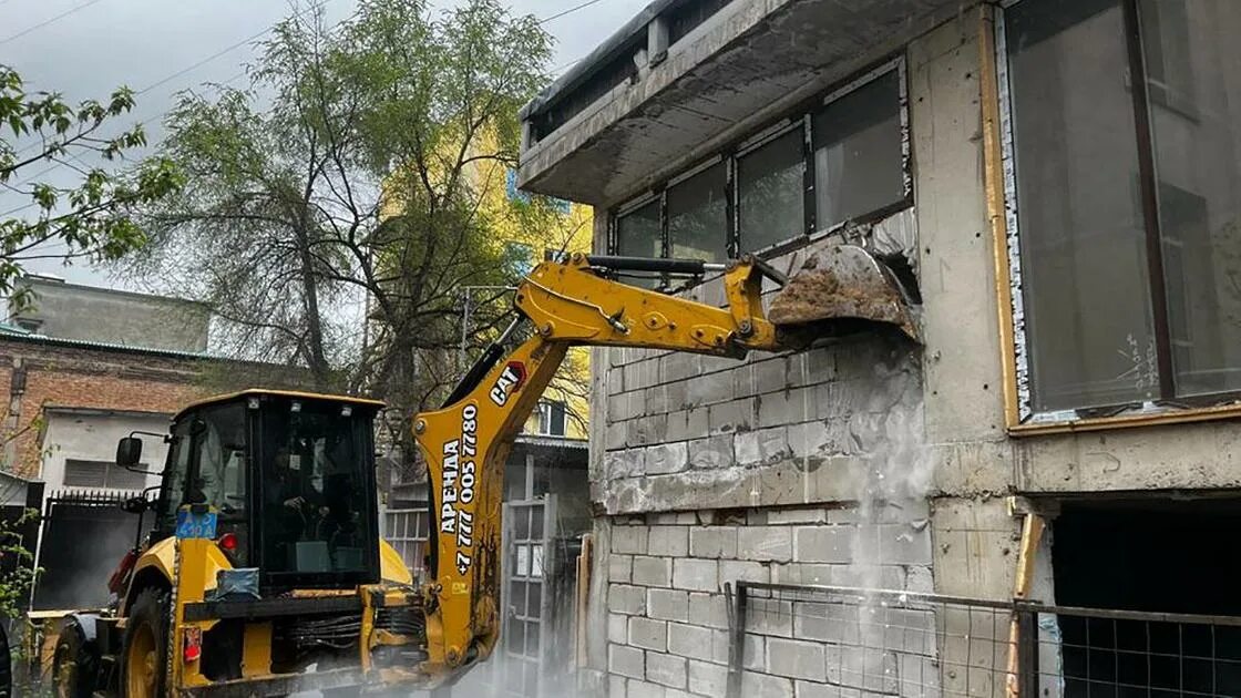 Механизированный демонтаж спецтехникой