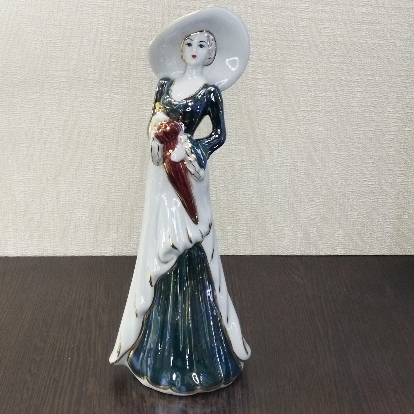 кисловодский фарфоровый завод статуэтки. фарфоровые статуэтки кисловодский фарфор. кисловодские статуэтки. кисловодский фарфор каталог и цены статуэтки. папильон фарфор статуэтка.