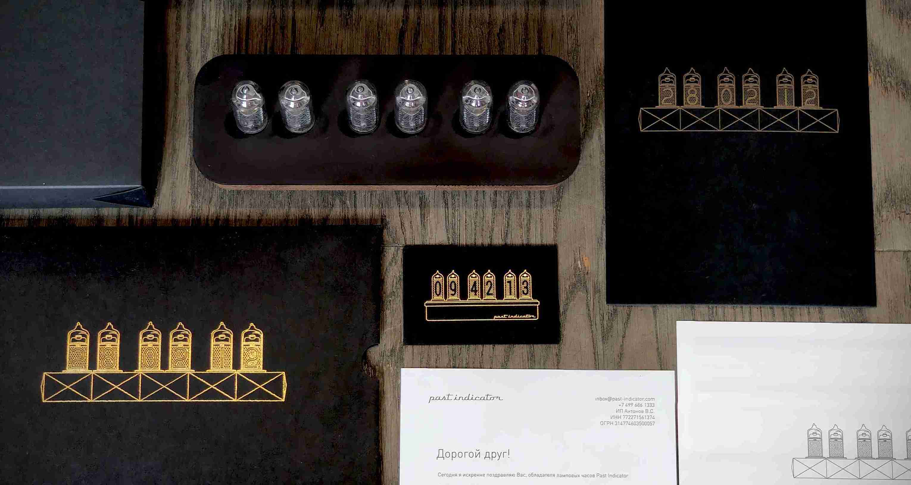 Vostok-1: Black Aluminum nixie clock, view 3