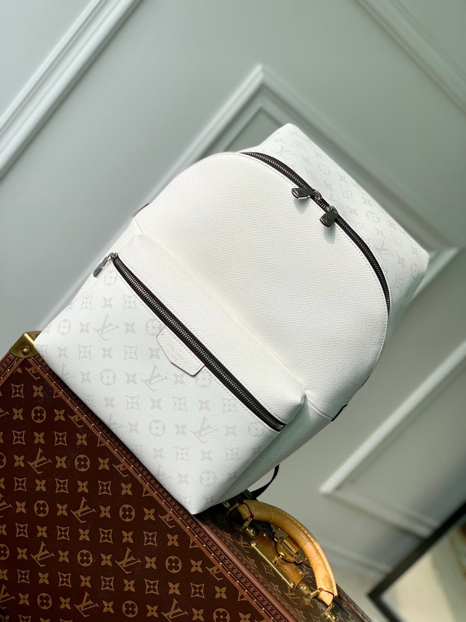 Buy Louis Vuitton LV Discovery Backpack Optic White- N1 OUTLET display picture 1