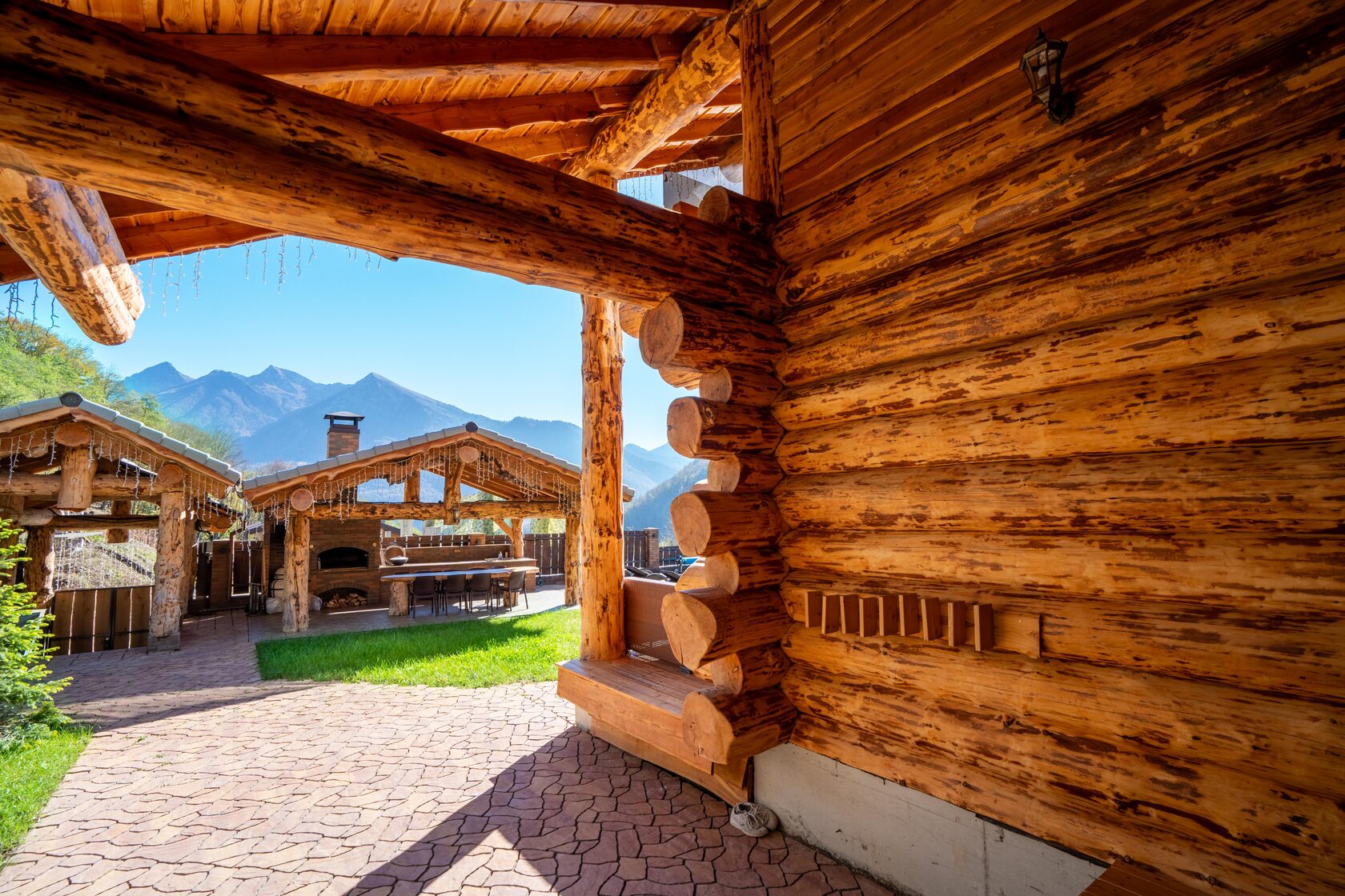 Сруб — вид на территорию