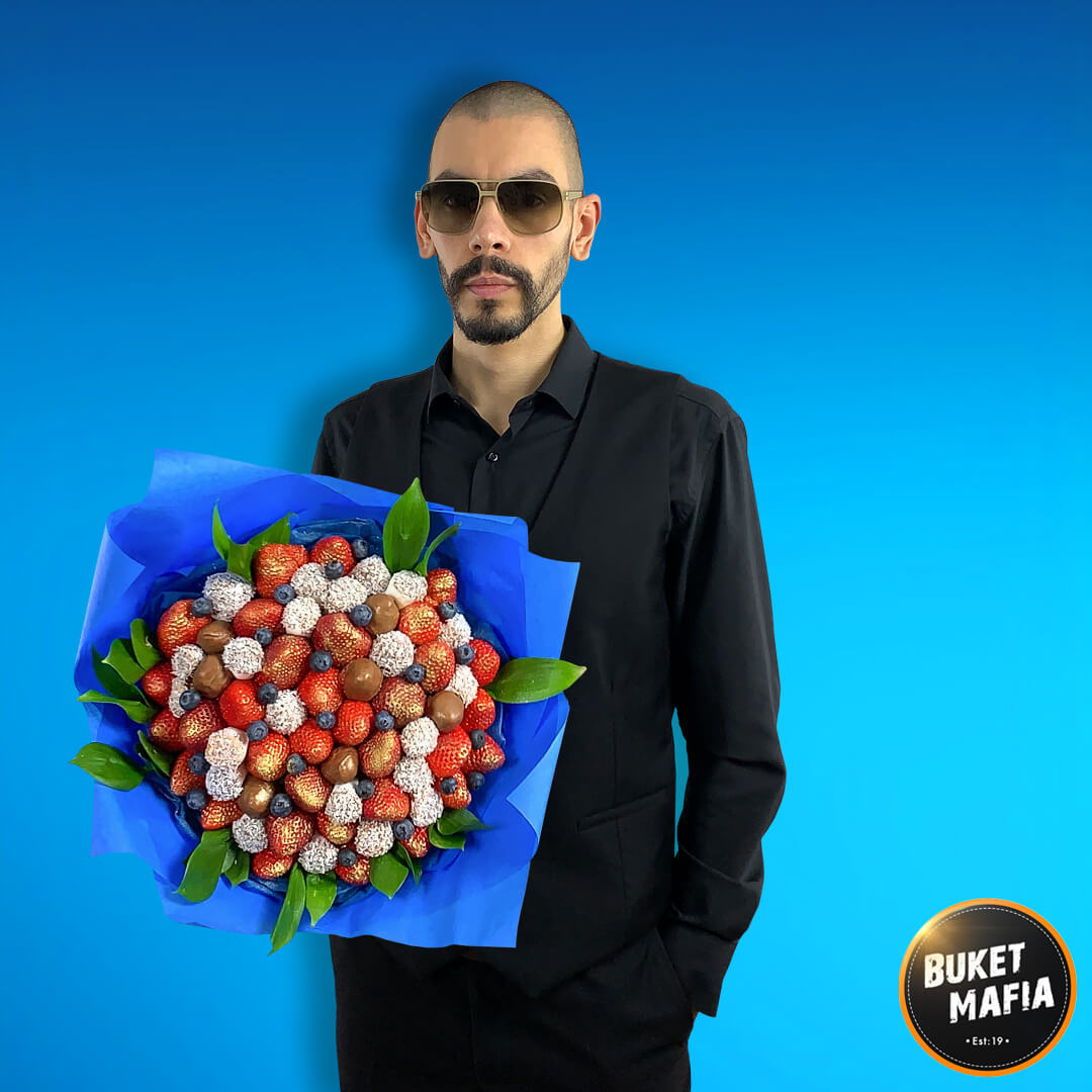 Букет из клубники - №81 - с доставкой по Москве