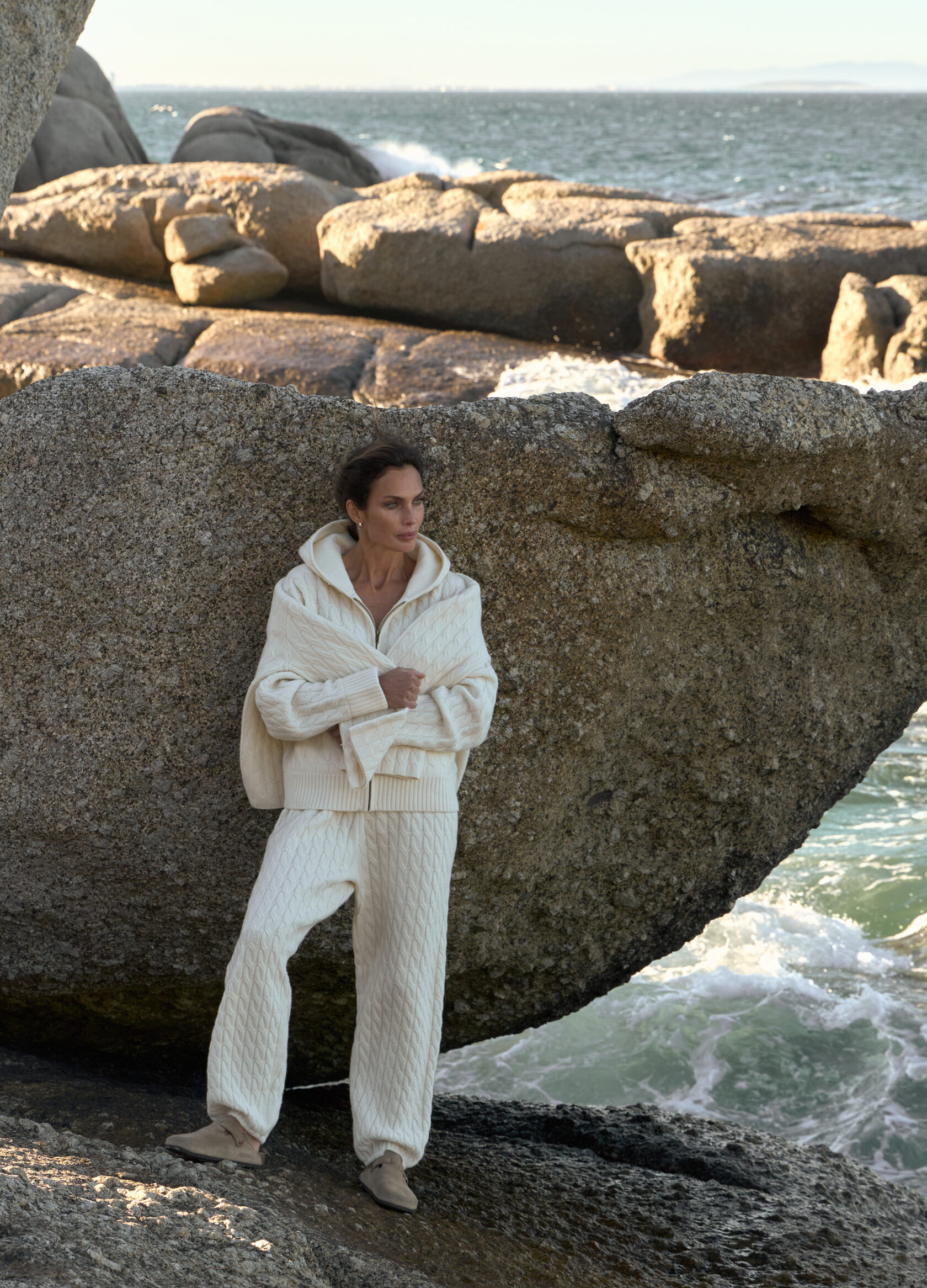 

Вязаный костюм с косами из 100% шерсти мериноса: худи + брюки - Чёрные, Diamond white;белый