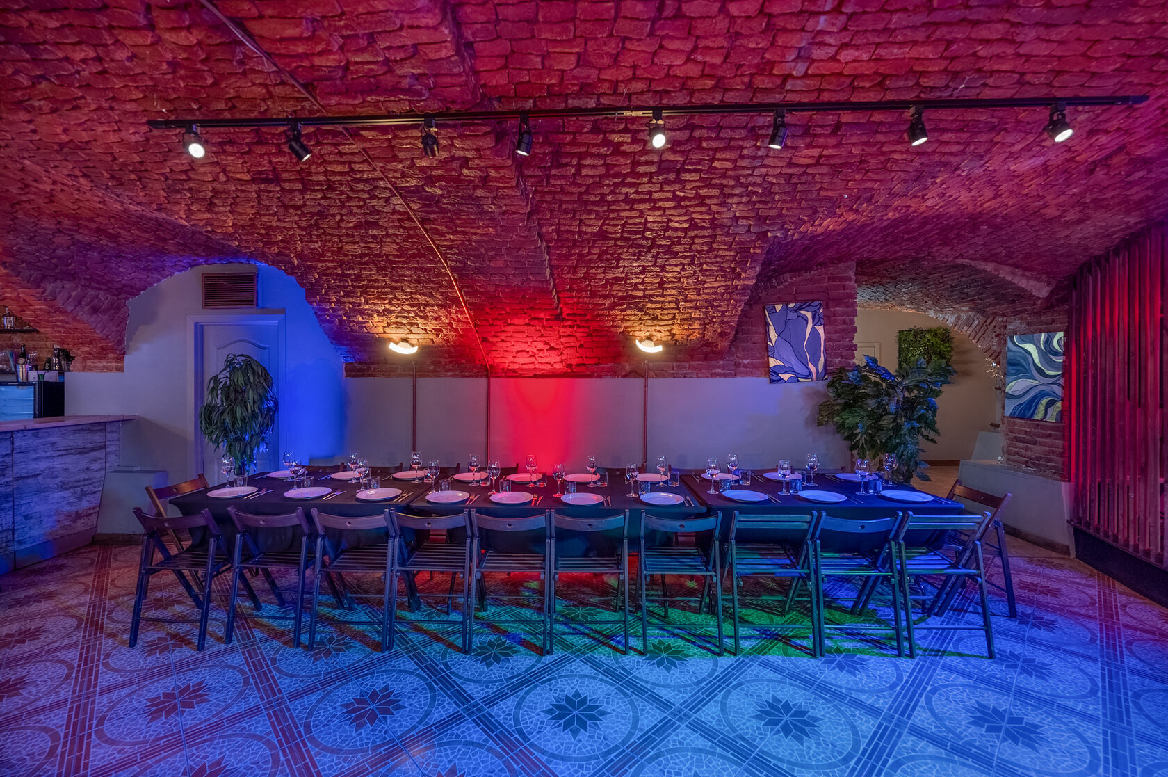 Basement, детали