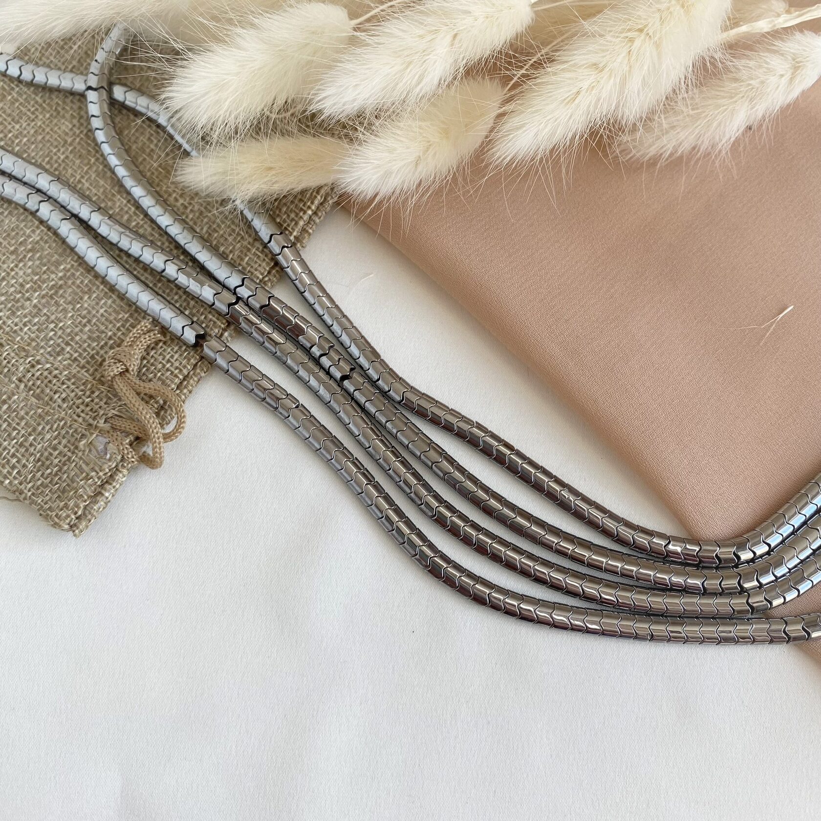 Гематит змейка, серебристый, 5х4 мм, нитка 40 см