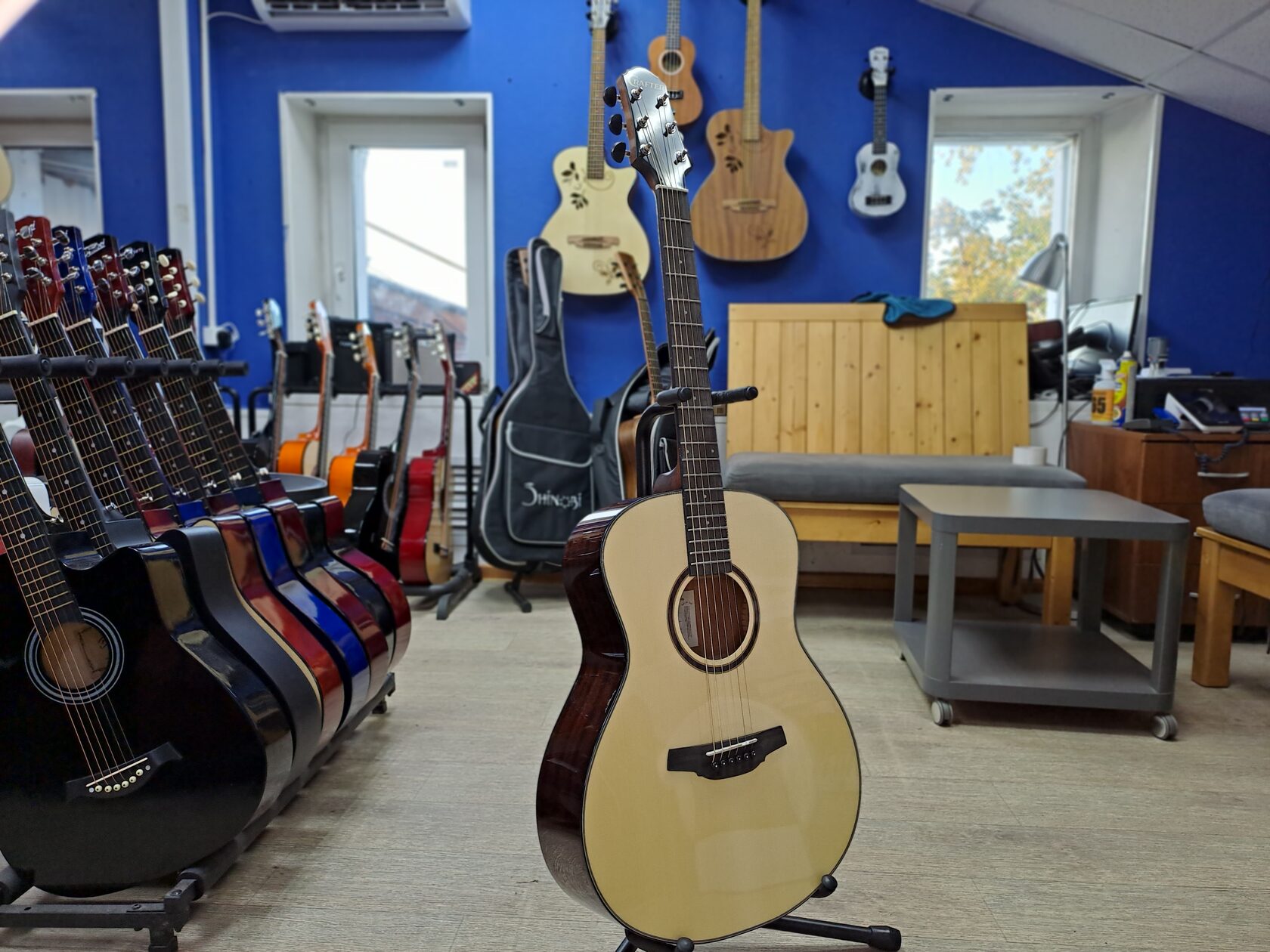 Гитара crafter ht 250. Akkord Music shop Астрахань. Астрахань магазин Аккорд Николая Островского 127. Музыкальные инструменты Ижевск. Музыкальный инструмент das Musikhaus.