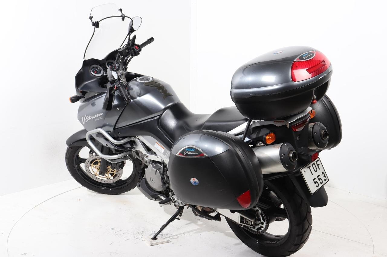 Крепления боковых кофров suzuki dl1000. Крепления боковых кофров suzuki dl1000. Suzuki v-strom 650 кофры. Givi af3101. Кофры suzuki v strom.