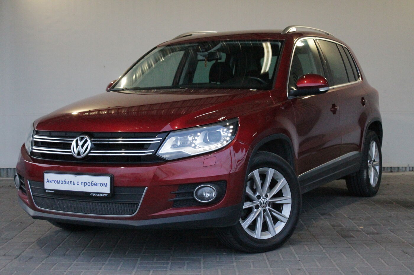 Tiguan красный 2008