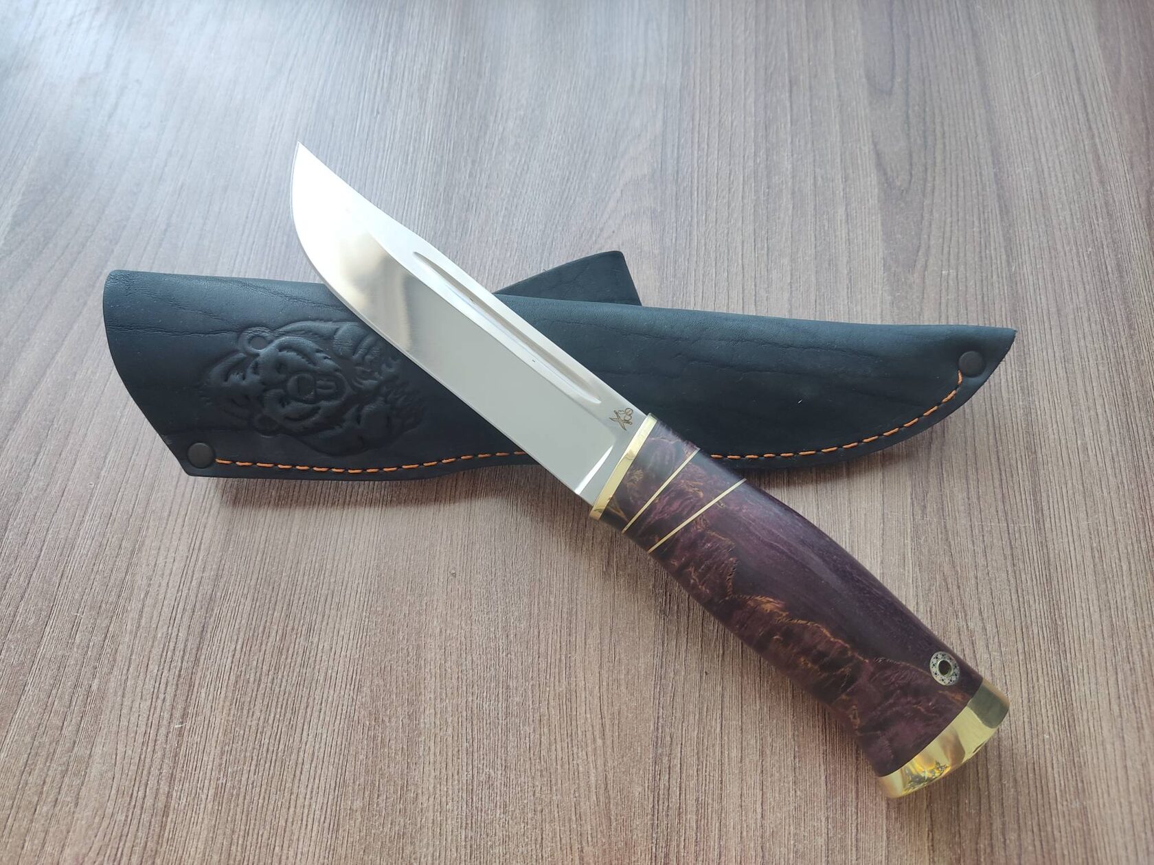 Нож Пантера ( х12мф кованая, стабилизированная карельская берёза, латунь)