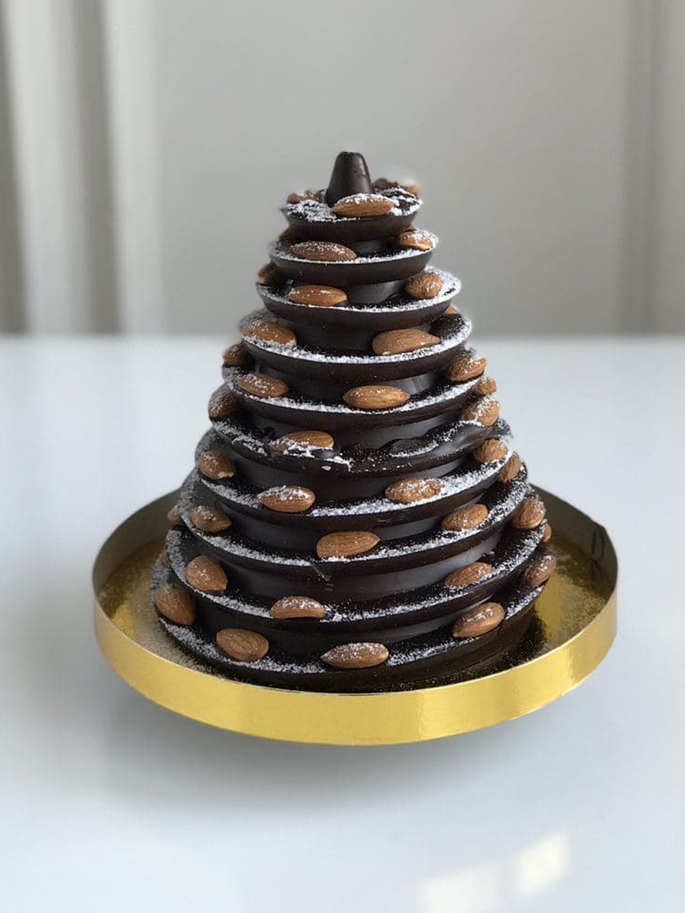 Елка из шоколада. Елка шоколад. Форма для шоколада елка. Елка из шоколада. Елка из шоколада.