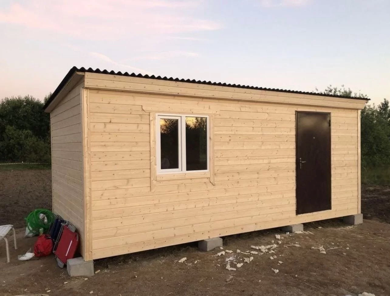 Бытовка 3х2 2х2 4х2. Бытовка 6х3 с двускатной крышей. Крыша бытовки. Кровля бытовки. Бытовка с двух скатеой уришей.