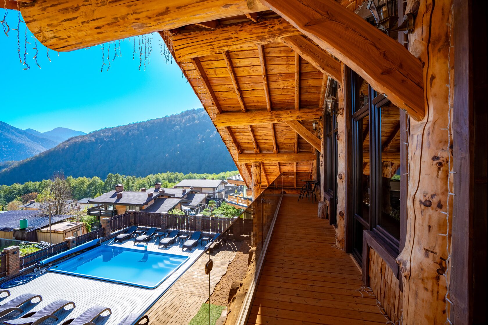 Фасад дома вечером