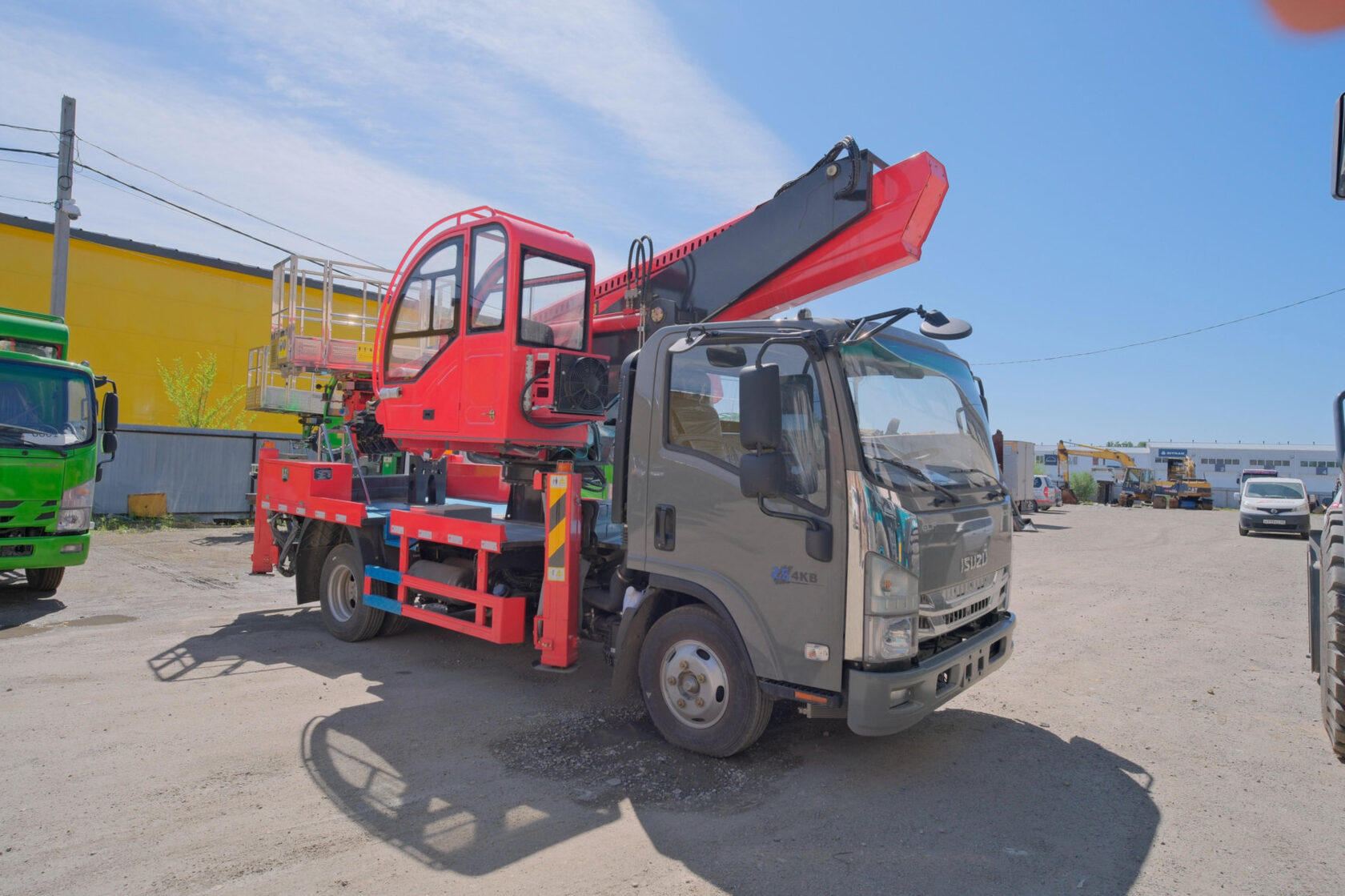 Автовышка Isuzu Elf 33 метра