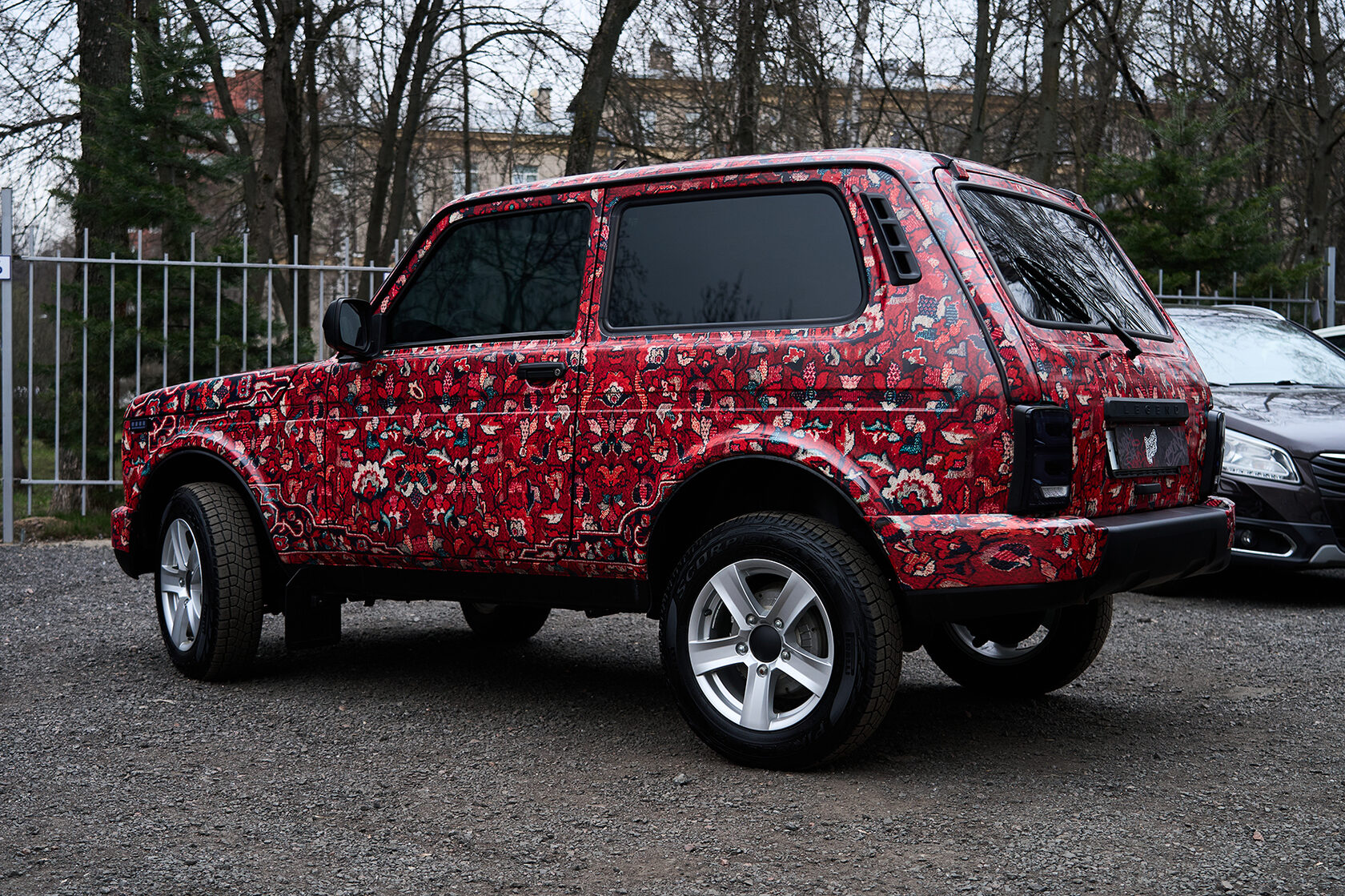 Lada Niva — ковровый рисунок на боковой и задней частях кузова