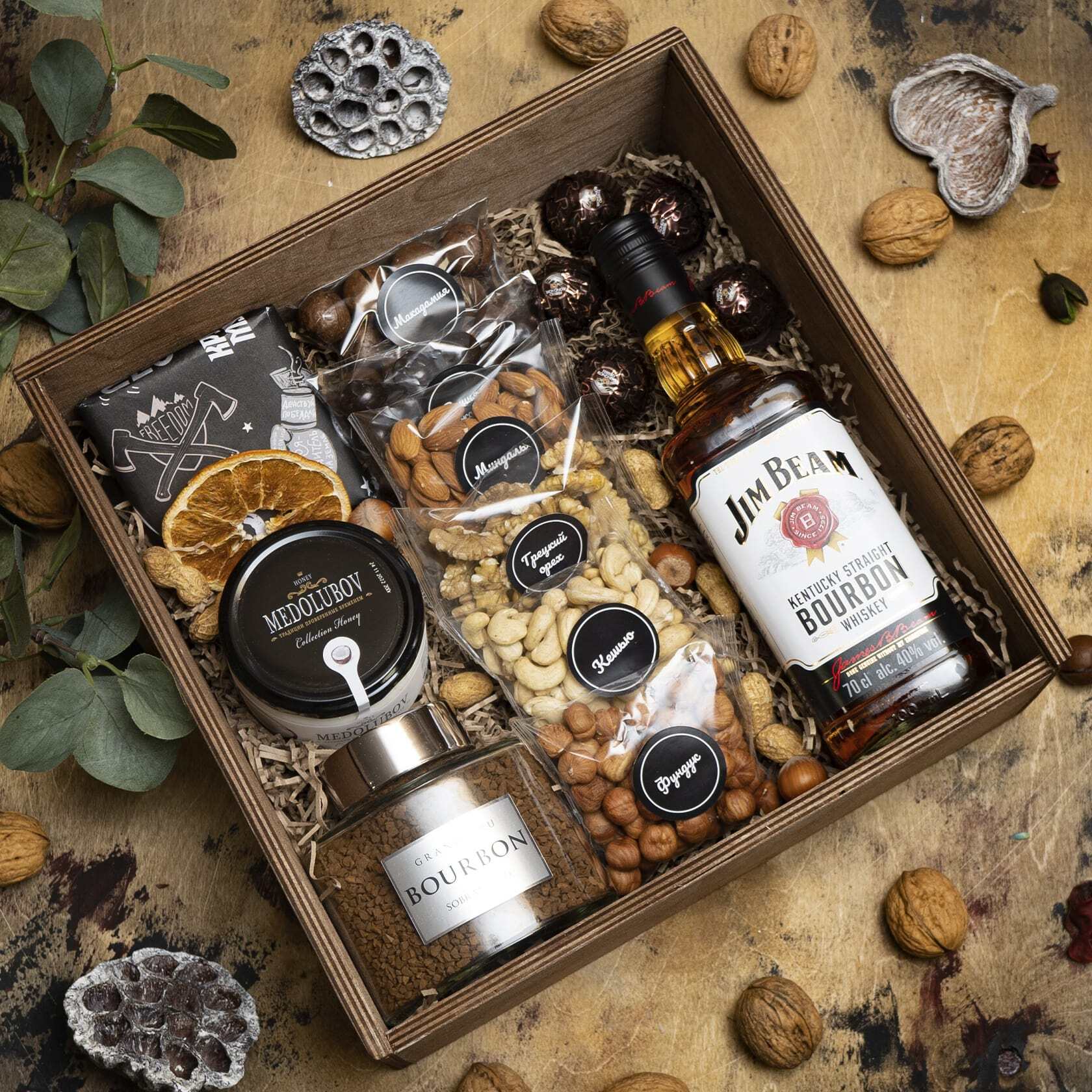 Подарочный набор для мужчин. Зейтун наборы для мужчин. Косметический набор для мужчин подарочный. Набор мужской косметики. Подарочный набор fa дезодорант и гель для душа для мужчин.