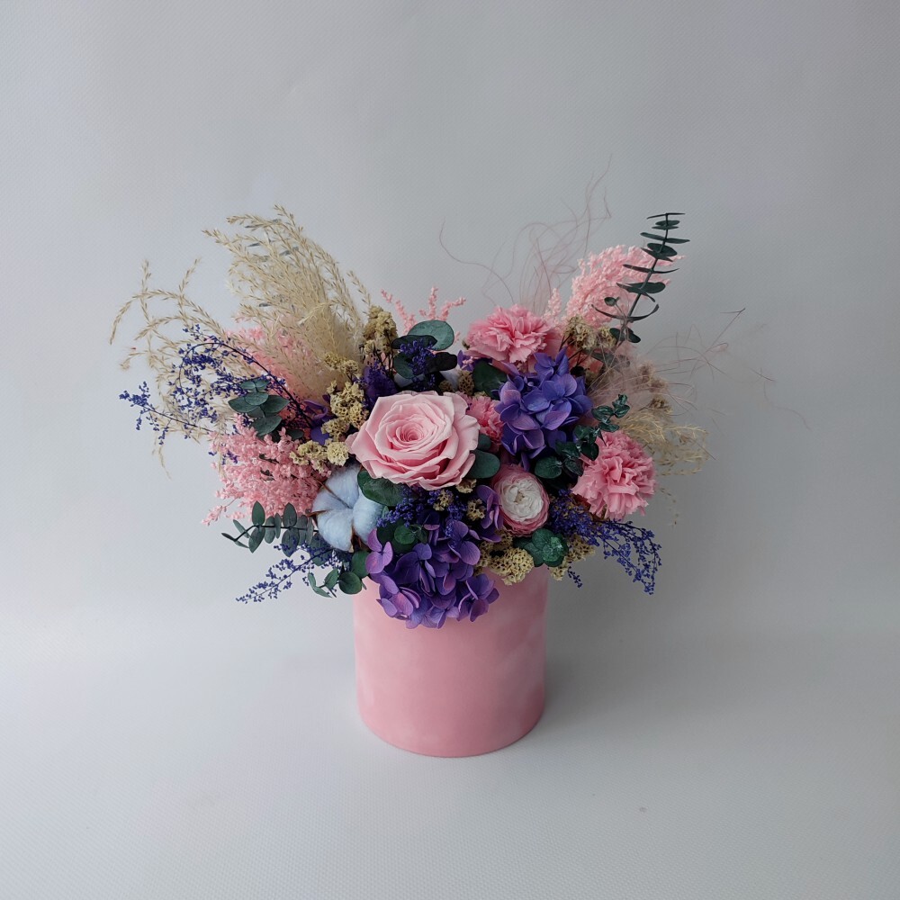 Композиция сухоцветов в шляпной коробке Оазис красоты