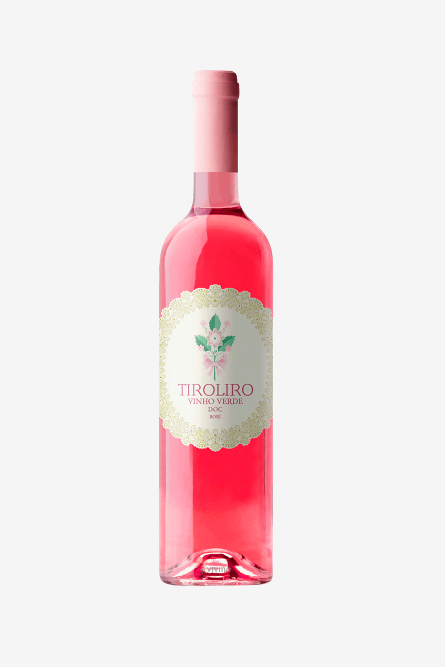 Розовое полусухое португалия. Тиролиро Винью Верде. Виньо Верде розовое полусухое Португалия. Tiroliro Vinho Verde розовое. Вино Виньо Верде розовое полусухое.