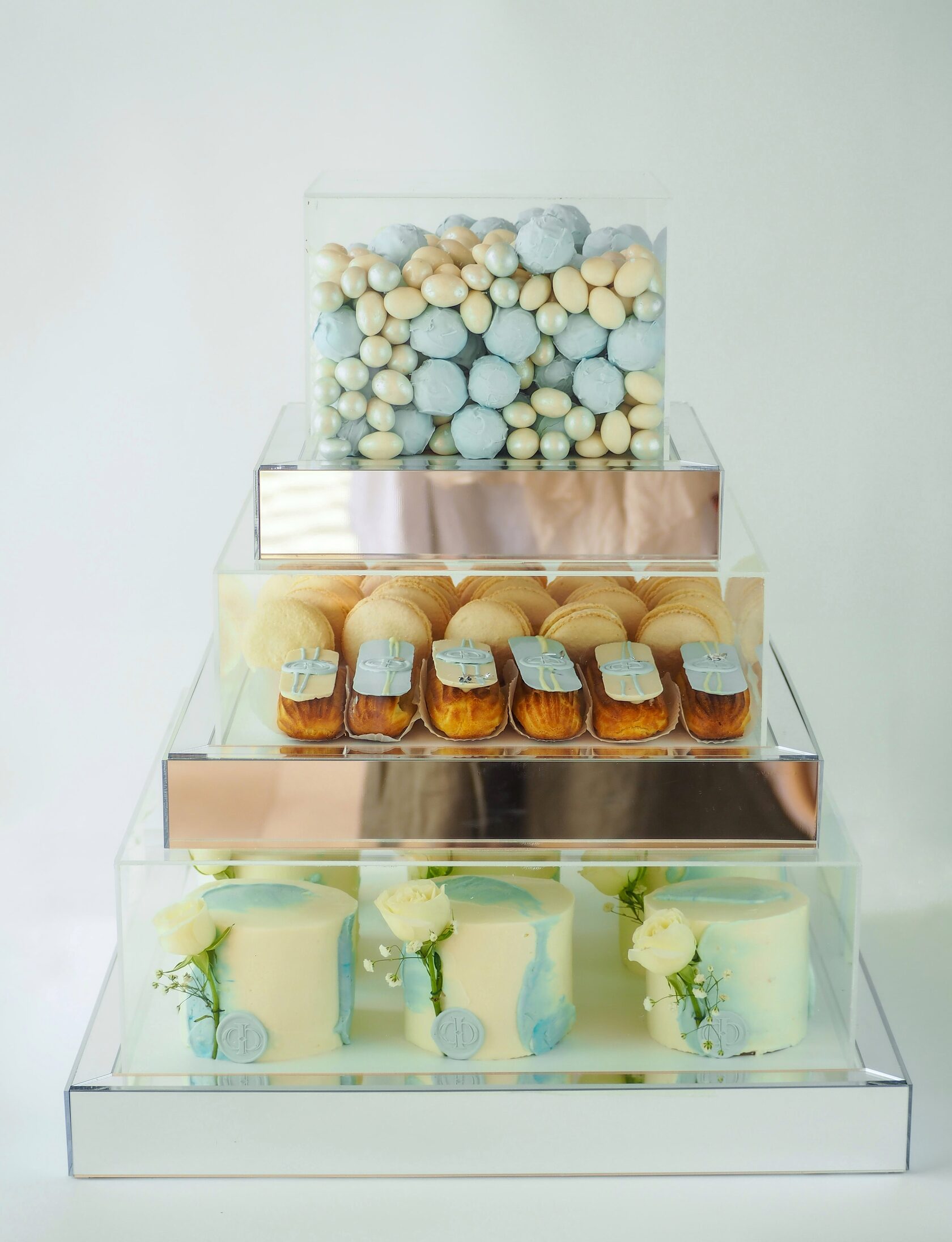 Коробки из оргстекла с пьедесталом