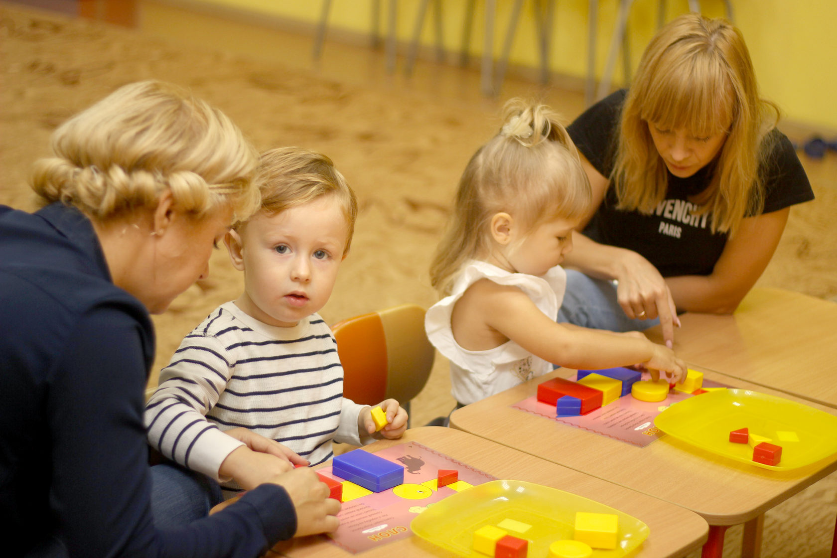 Педагогические развивающие игры. Развивающие занятия для детей. Группа раннего развития. Раннее развитие малышей. Группа раннего развития для детей.