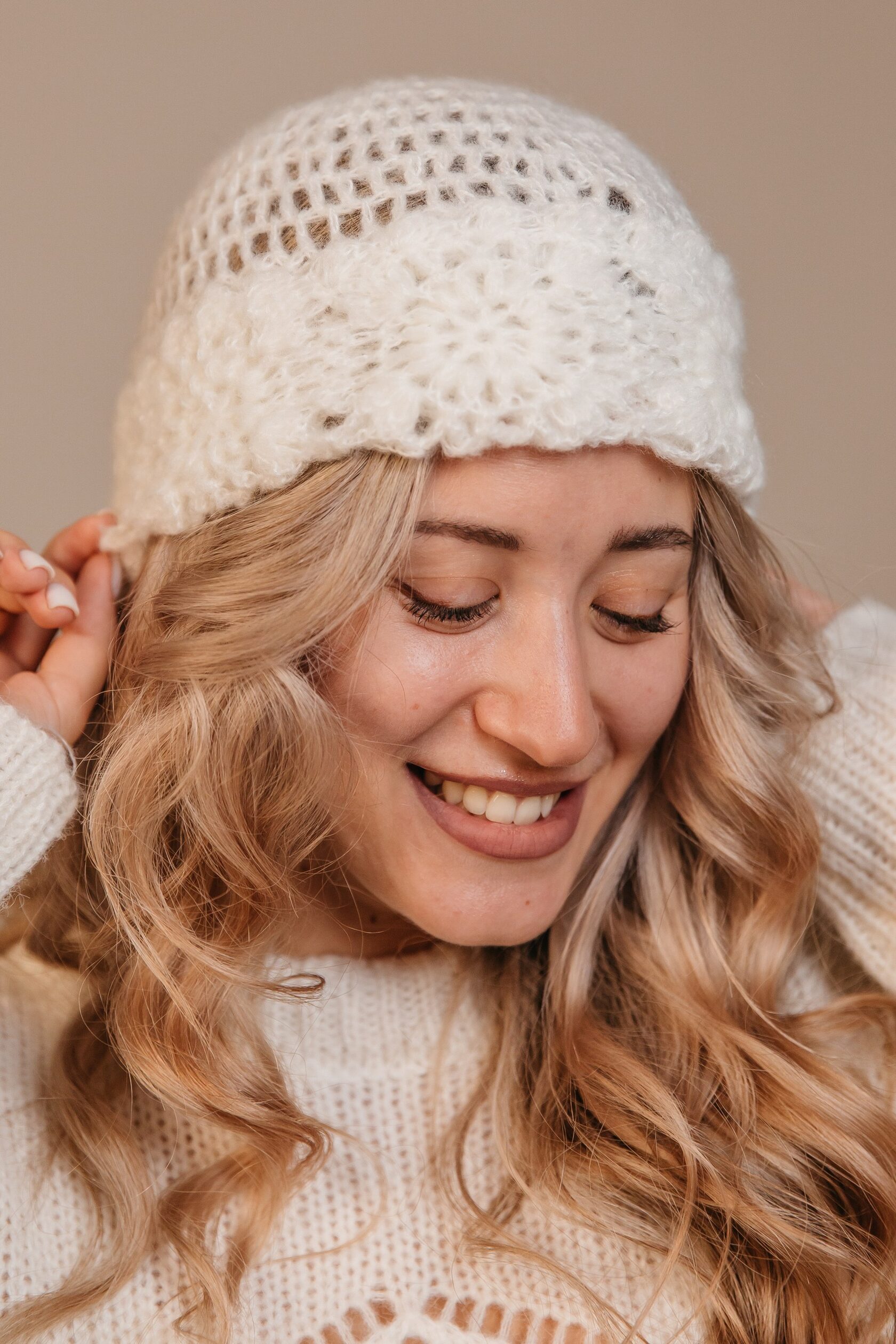 Вязаная шапка «Флора»