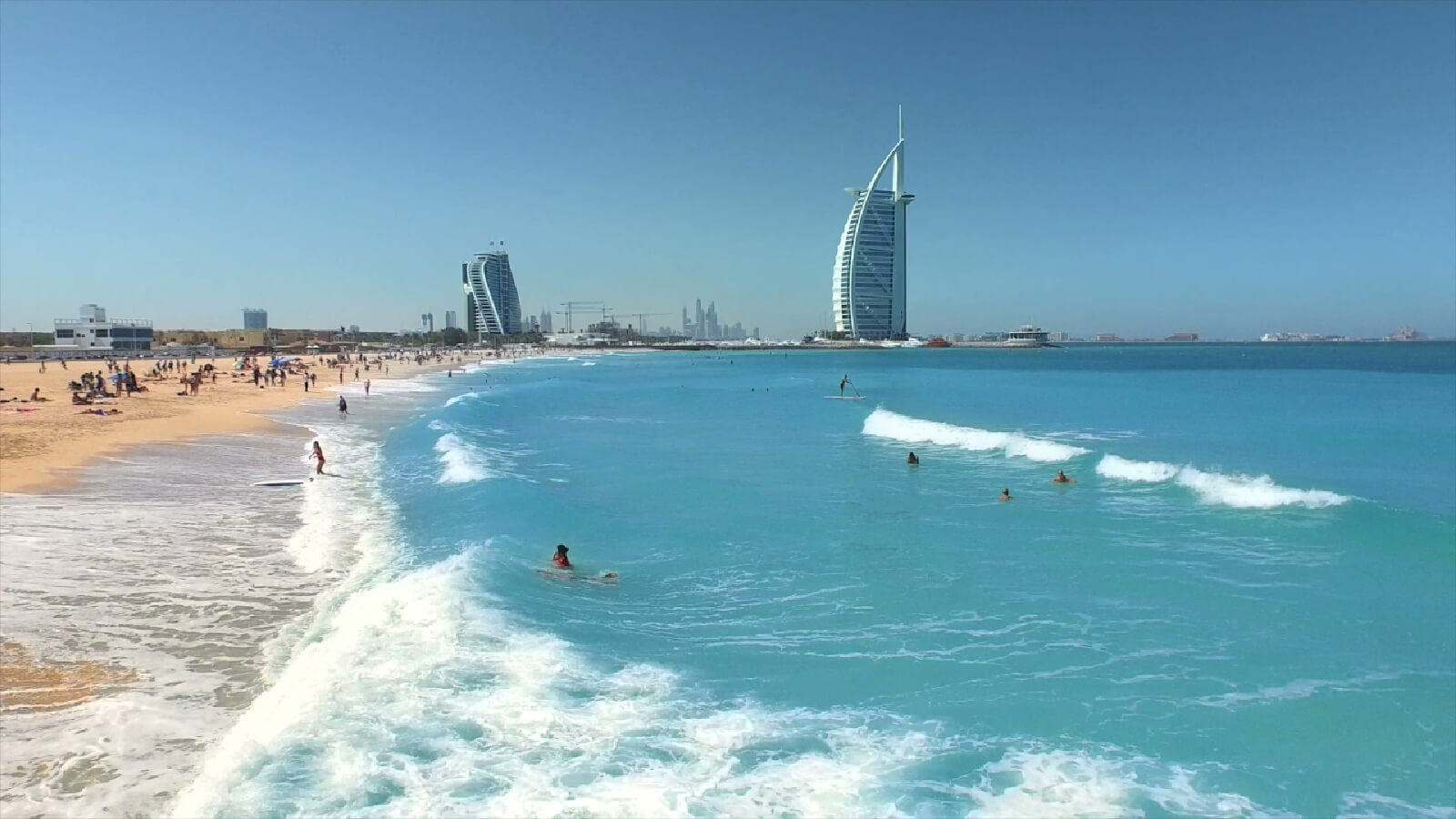 Купаться в дубае в марте. Пляж Джумейра в Дубае. Дубай опен Бич. Пляж Джумейра опен Дубай. Джумейра опен Бич пляж.