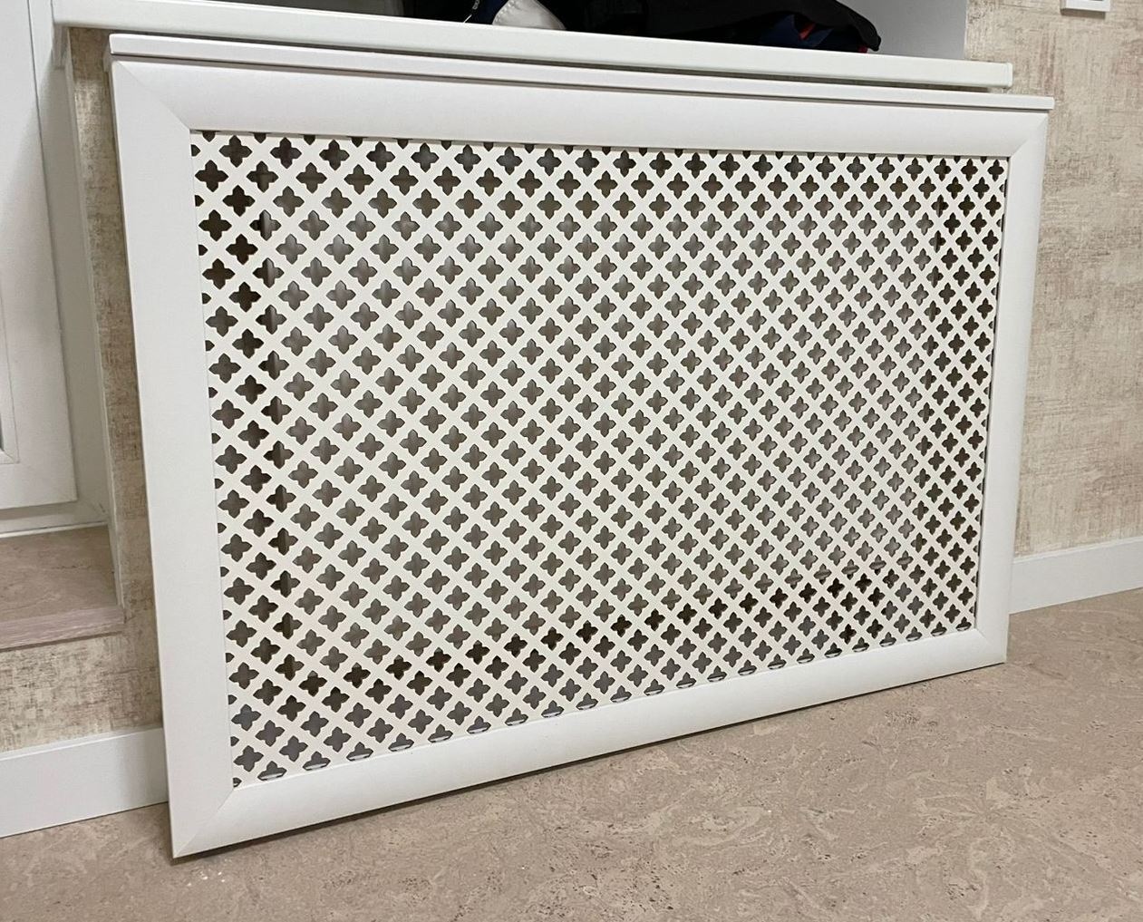 Экран короб на батарею отопления с панелью ХДФ "Готика"