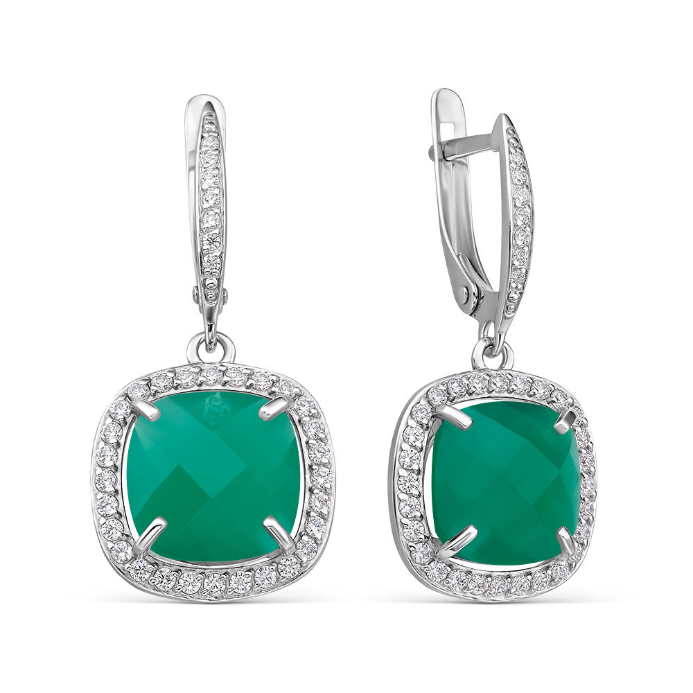 С зеленым камнем