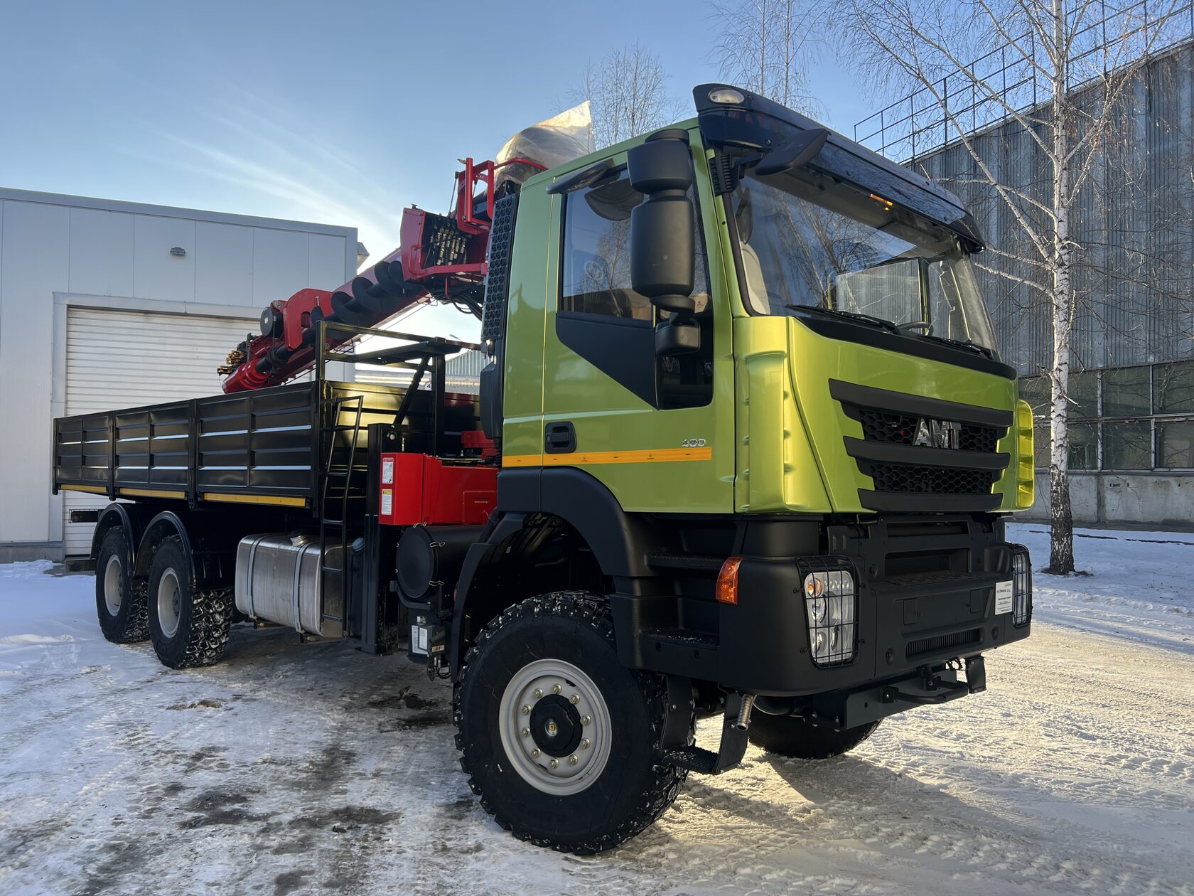 Бортовой автомобиль 6х6 с КМУ АМТ 632944