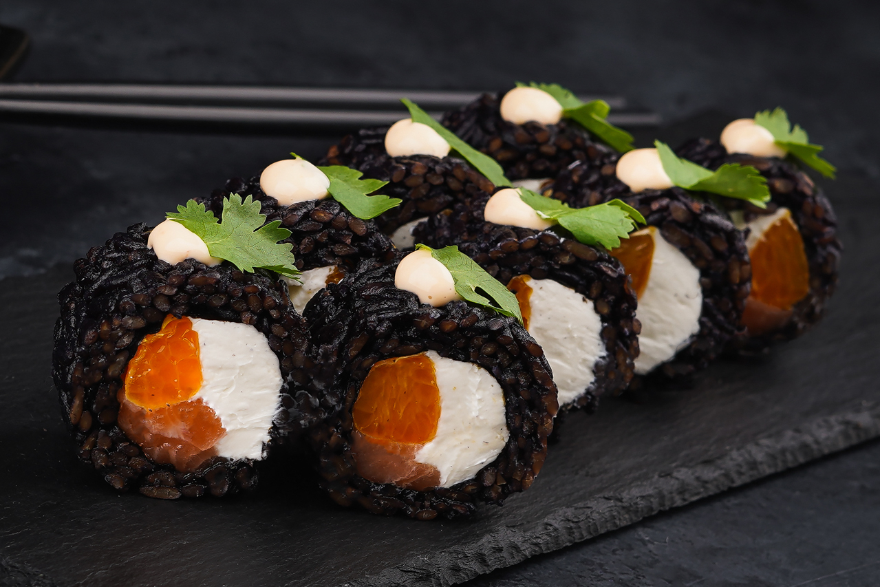 Мандарин суши богородск. Мандарин суши. Филадельфия с мандарином. Танжерин фрукт. Суши с мандарином.