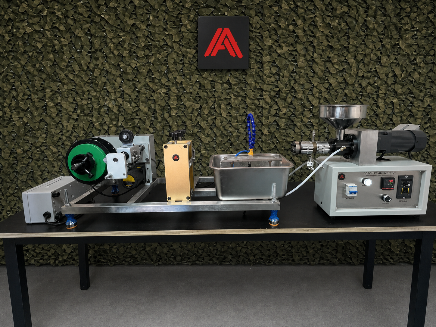 Общий вид производственной линии VORON FILAMENT PRO: экструдер, охлаждение и намотка филамента