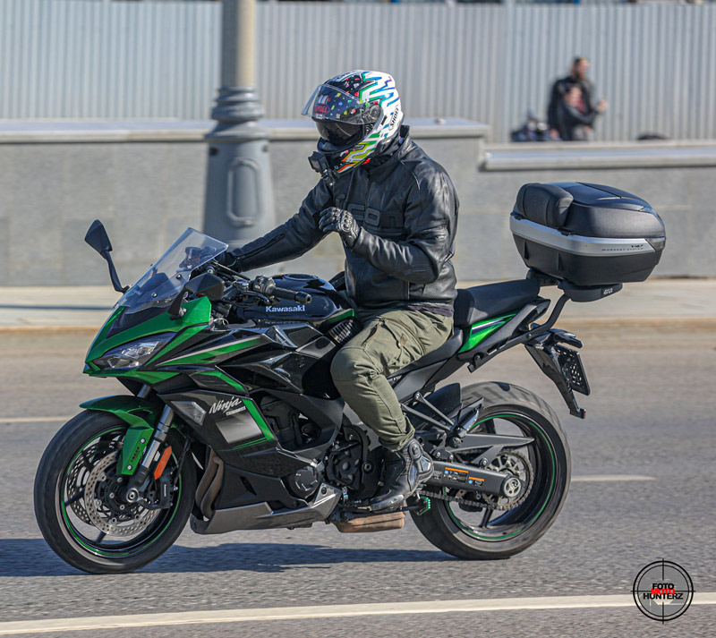 GIVI 4130FZ крепление центрального кофра на KAWASAKI Ninja 1000SX