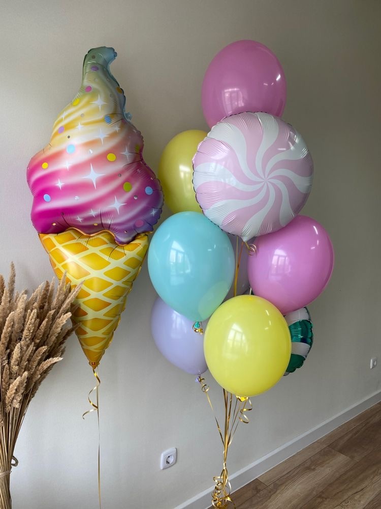 Республика шаров. Воздушный шар со сладостями. Шарики воздушные сладкие. Мороженое из воздушных шаров. Воздушный шарик со сладостями.