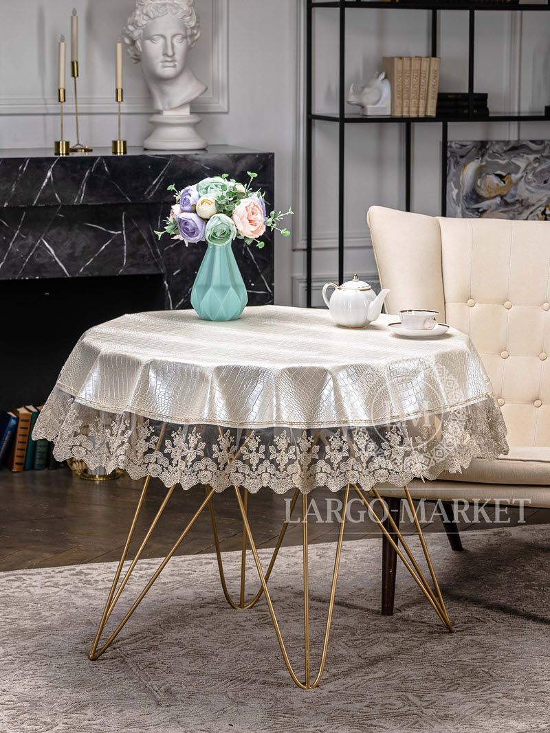 Скатерть из экокожи Крокодил жемчужного цвета с кружевом