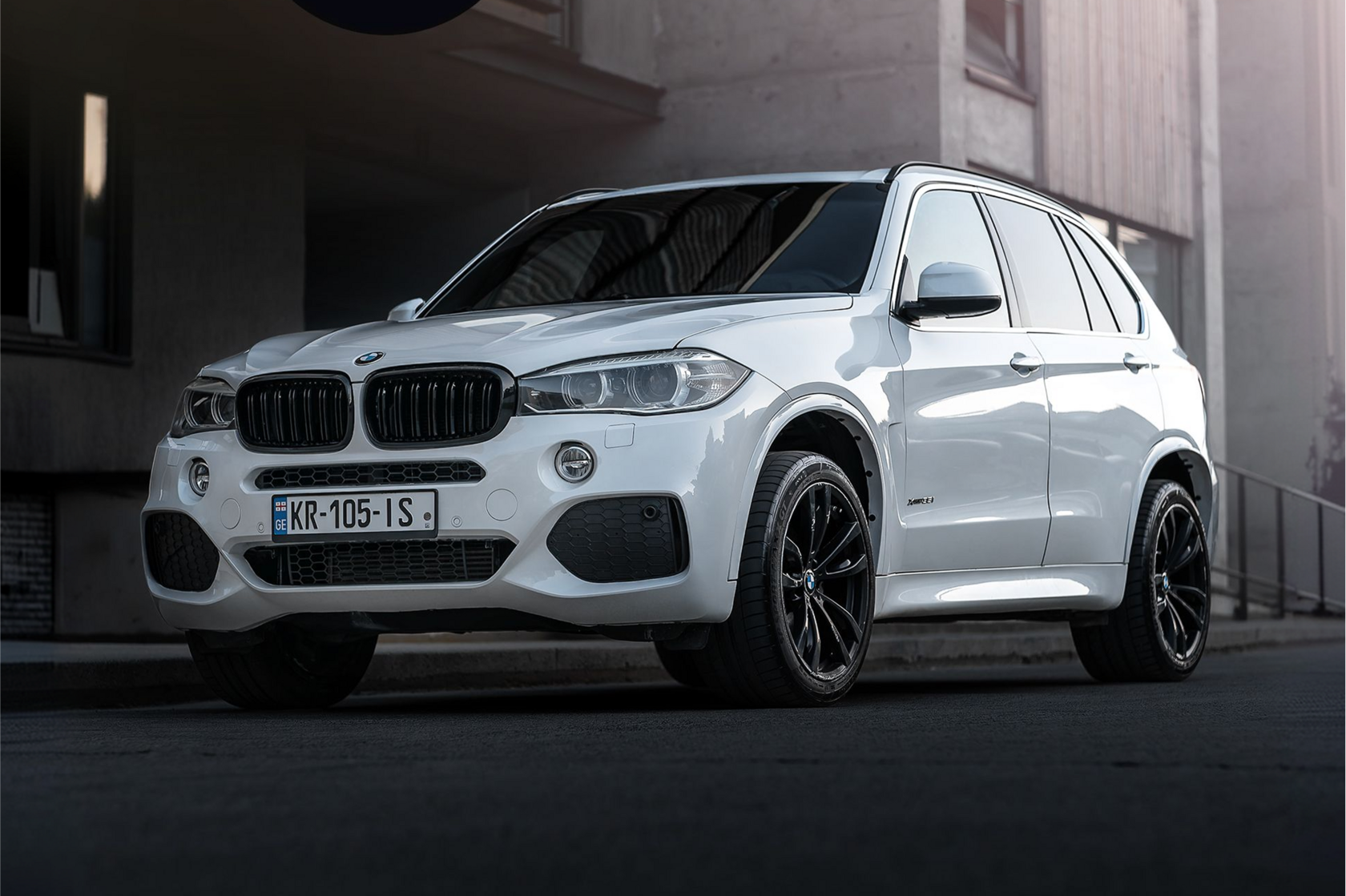 BMW X5 sDrive35i в аренду в Тбилиси — маршрут «Рача: Амбролаури, Они и озеро Шаори»