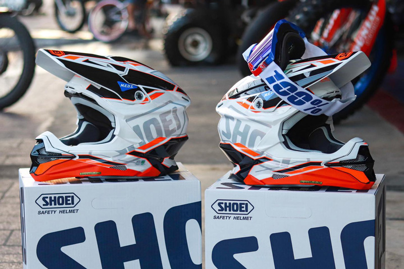 SHOEI VFX-WR Allegiant TC-8