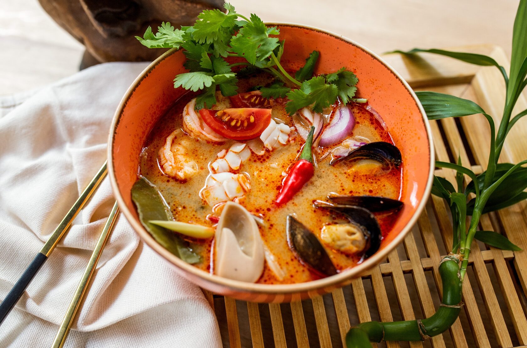 Суп том ям с рисом как есть. Вьетнамский суп том ям. Паназиатский суп "том ям". Том ям с вонголе.