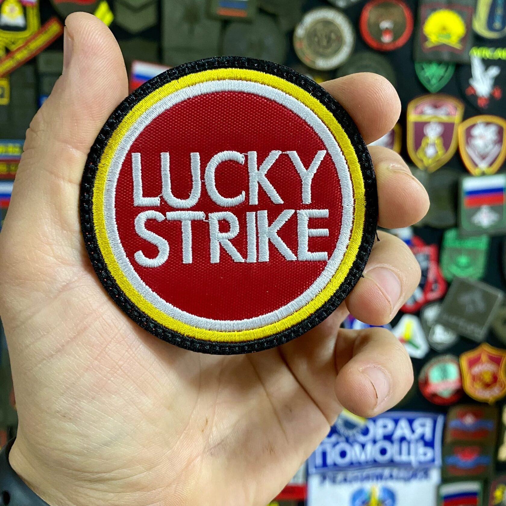 Life is lucky. Лаки страйк. Лаки страйк Вьетнам. Лаки страйк желтый. Бомбер Lucky Strike.
