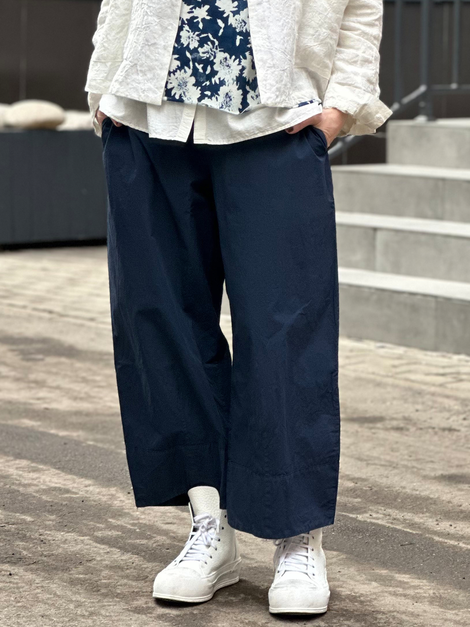 Брюки свободные AEQUAMENTE