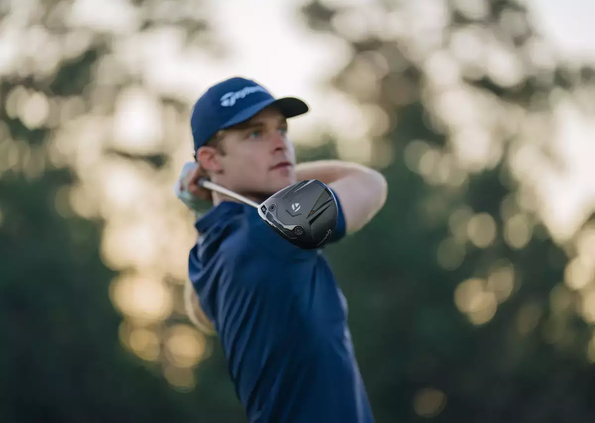 Гольфист и драйвер TaylorMade Qi4D