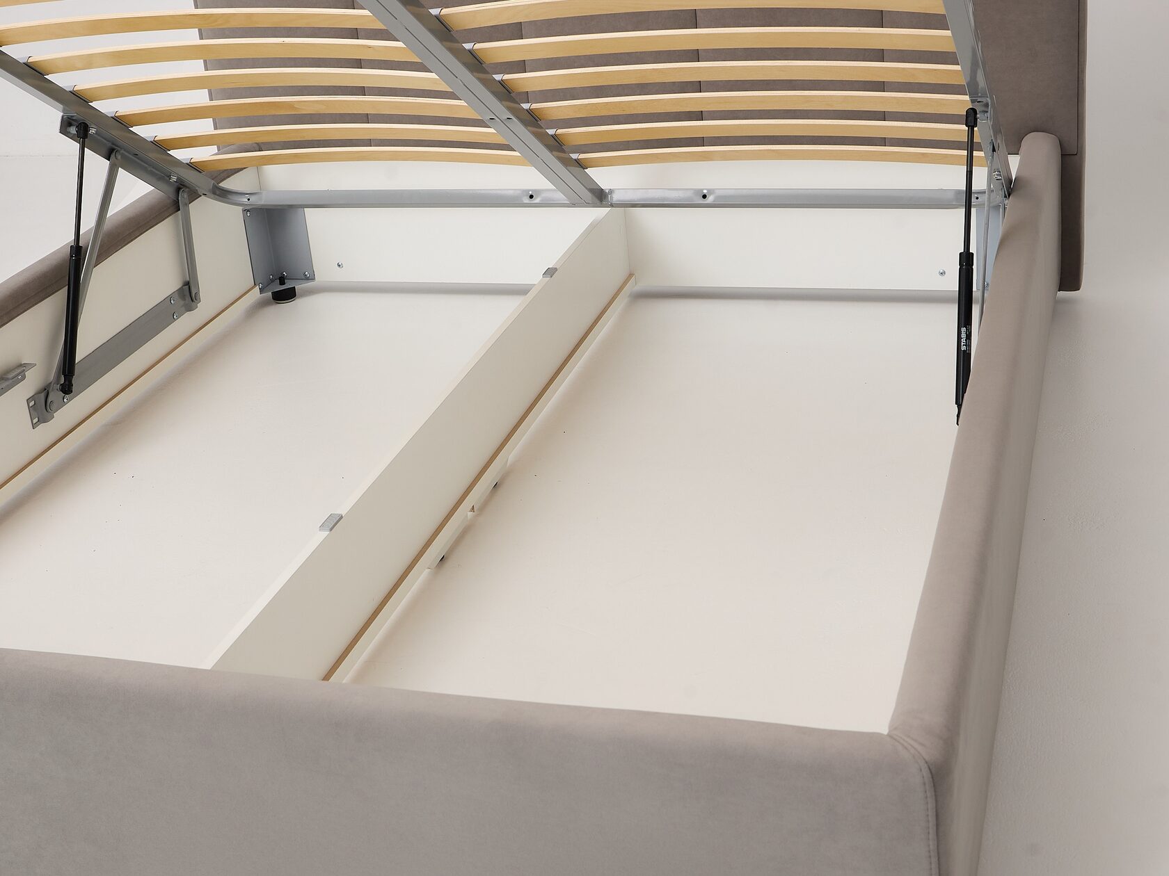 Просторная ниша для белья*