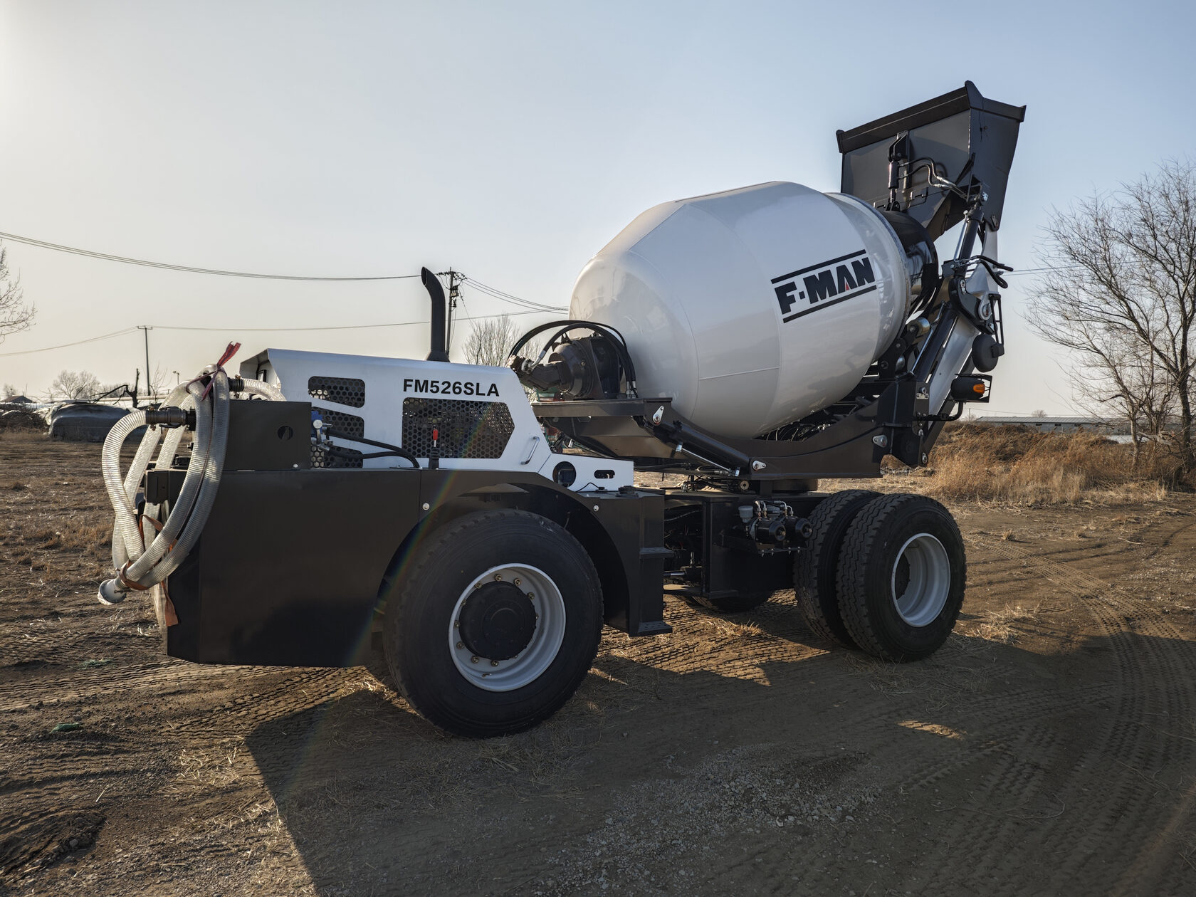 Самозагружающийся автобетоносмеситель FM525SLA