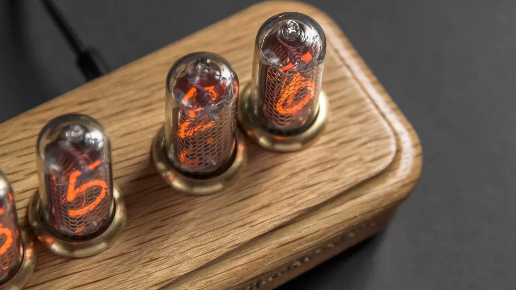 Vostok-3: Oak nixie clock, view 2