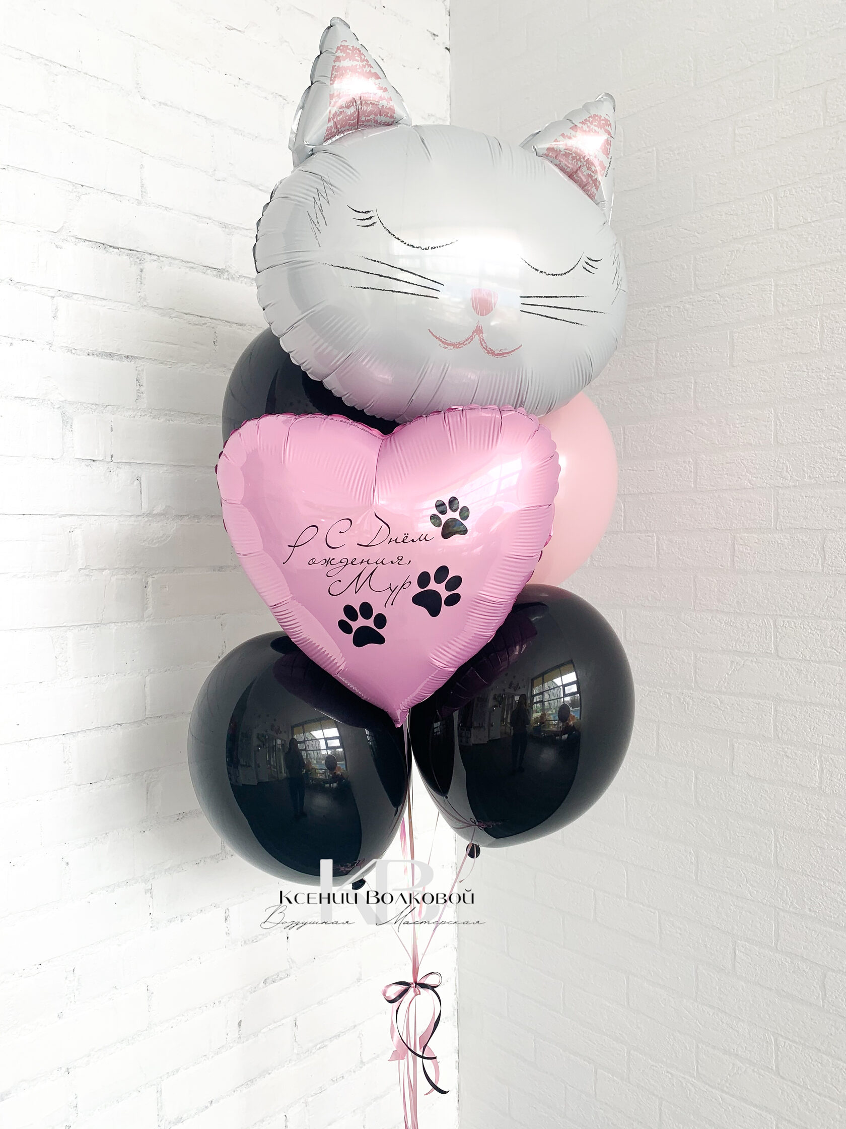 Шар кошечка голубая. Воздушные шары котики. Котик с воздушным шариком. Кот и воздушные шары. Воздушные шары котики.